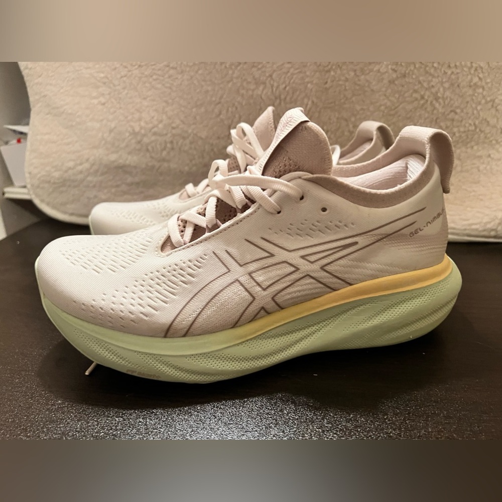 ASICS gel Nimbus 25 sz 8.5